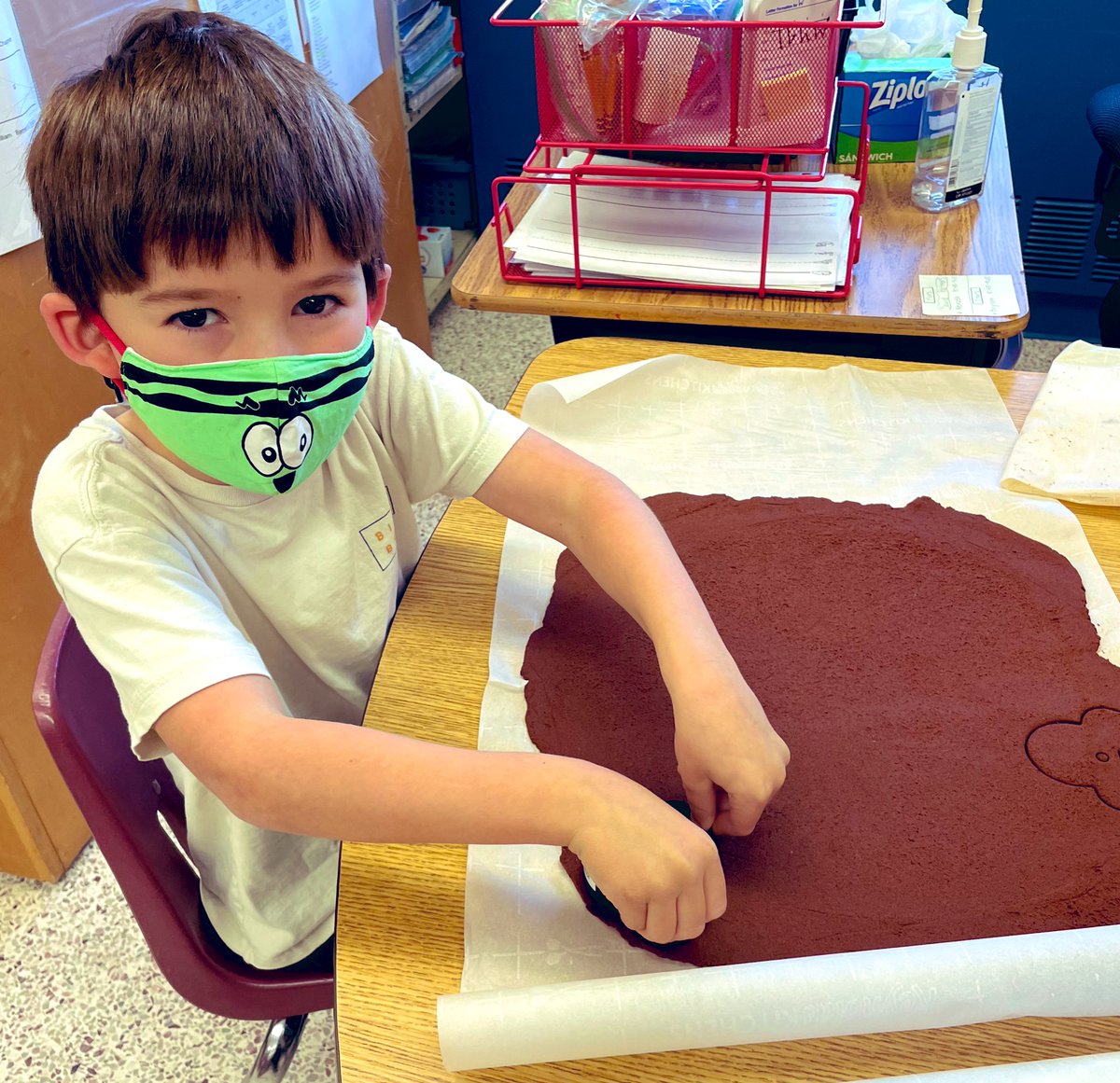 RedMillMickeys's tweet photo. We had fun making the best smelling cinnamon Mickey ornaments! @RMESPrincipal @NclKeros #RedMillRocks https://t.co/5Dqv5niIzU