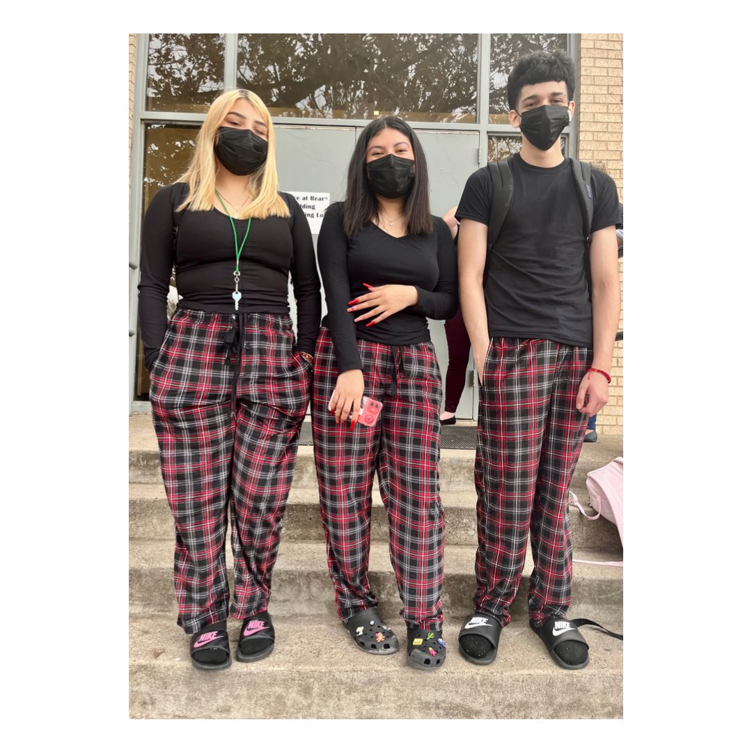 IDEA_at_Fannin's tweet photo. Today was day, no.15 - the final day of the #PLPack holiday countdown &amp; we are clearly ready for some R &amp; R in our pajamas! We wish everyone happy holidays &amp; amazing new year!

#ChooseIDEA #DallasISDHoliday @PersonalizeDISD @TransformDISD @dallasschools https://t.co/4oZOGKMPoA
