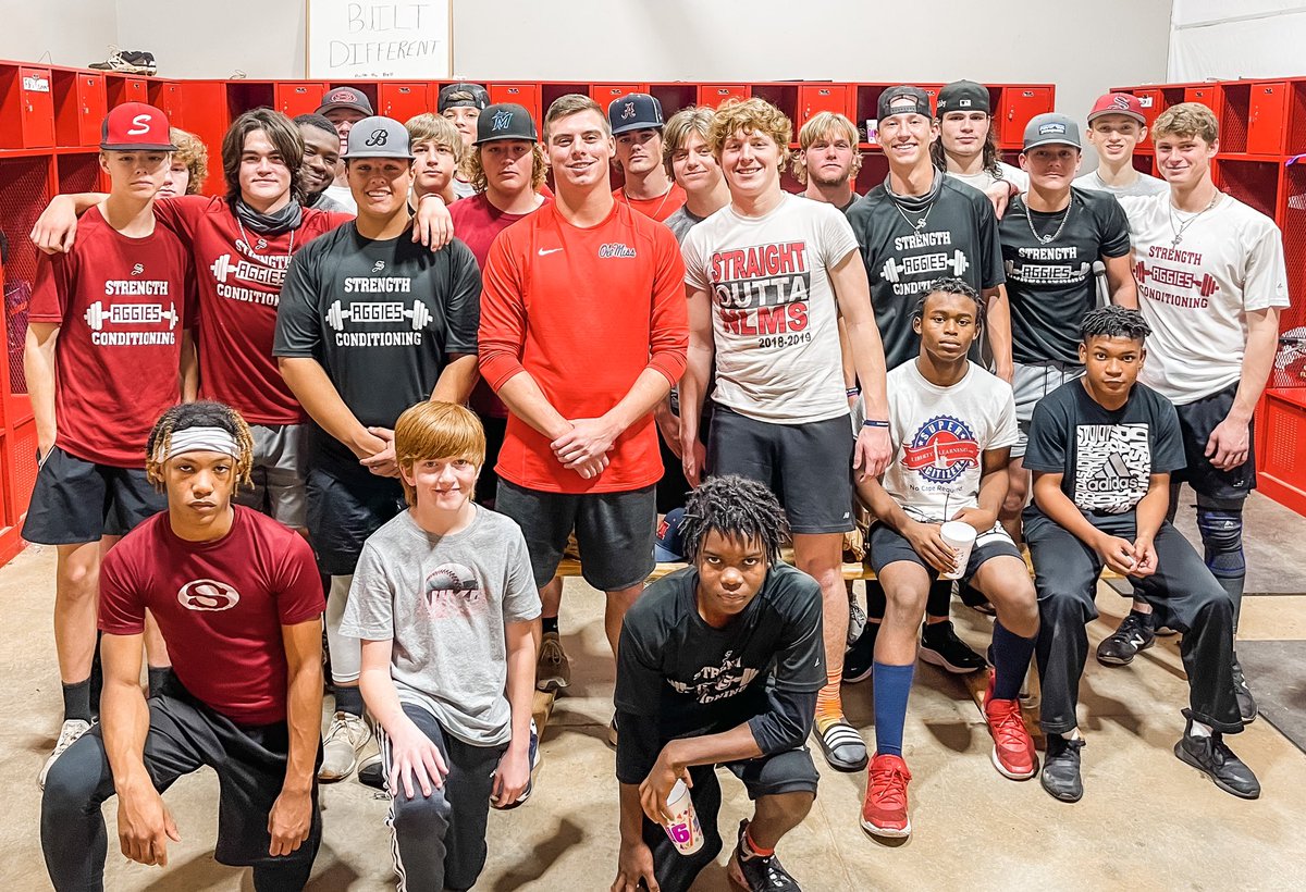 SYL_BSB's tweet photo. Finished “Challenge Week” off with a little something special. Our guys got the opportunity to hang out and talk with @OleMissBSB pitcher @bjjohnson34 . Brandon, thank you for taking the time to share your experience with our guys. What a great way to end the week! #ClearASpace https://t.co/ysDnbLwrwn