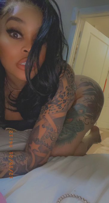 I&rsquo;m back 😘 https://t.co/CWFd2X5saM