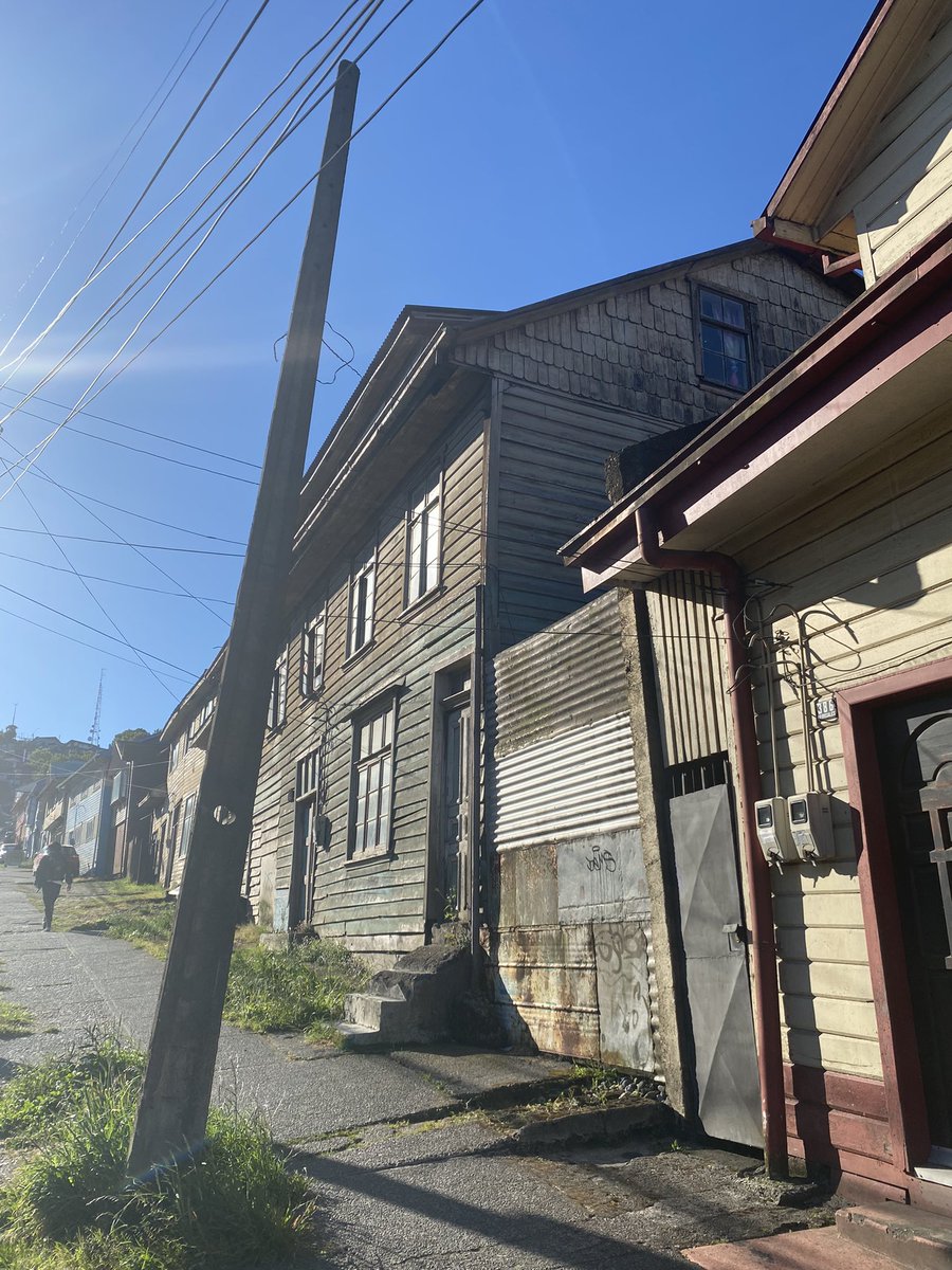 La_Katute's tweet image. Buenas , me indicador que con ustedes hay que ver el tema de remover un poste que no tiene utilidad y mas bien es un peligro ⚠️ por su estado , calle Vicente Pérez rosales #telefonicadelsur