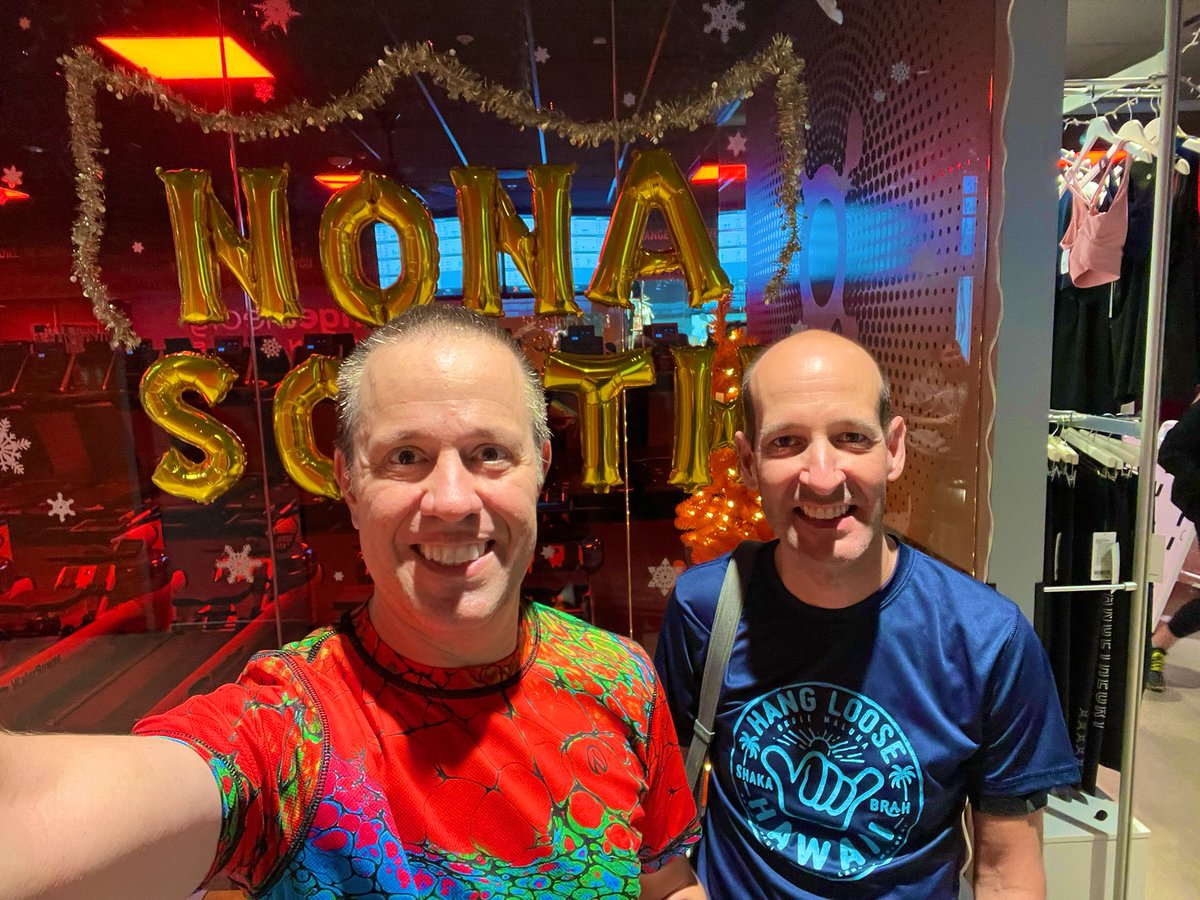 StevieAndLane's tweet photo. #Strength day at @orangetheory #OrangeTheoryFitness #OTFNonaSouth
More incline at #BasePace, & a #ProgressiveHillClimb on the treads. No rowing. 😢
All #shoulder work on the weight floor, including lots of #MiniBand work.
#RunRowRepeat #BasePushAllOut #MoreLife #SplatPoints https://t.co/iDcYdN4AOk