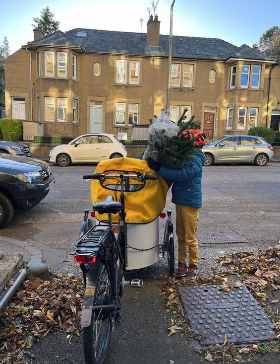 SpokesLothian's tweet photo. "The kids and my grown-up passengers love to ride in my bike, as much as I enjoy riding it!"

🙂Lovely to help another Spokes household get a #cargobike, thanks to a kind #philanthropist!

🙋‍♀️Currently household grants ended: more philanthropists needed!

->https://t.co/oVkHHxu1Tm https://t.co/8LpximtMUA