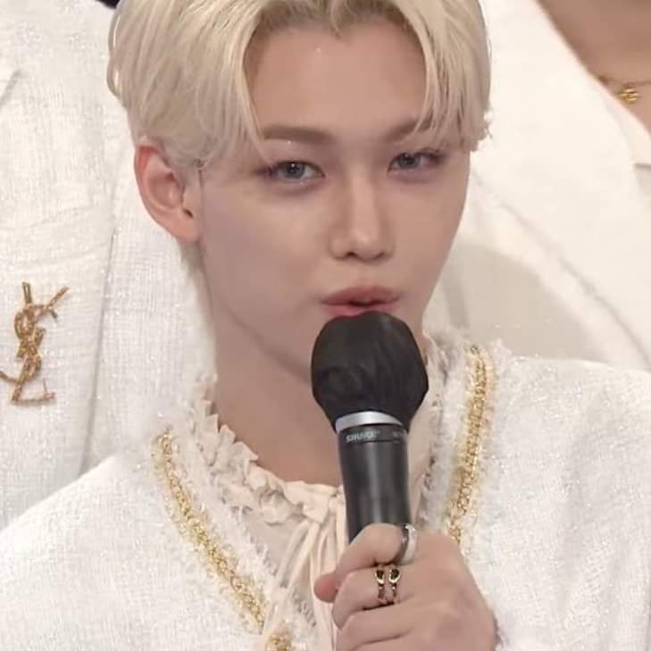 FLXCentral's tweet photo. Remember when Hyunjin showed his homaika rings? he mentioned that he had bought 4 (2 pairs), since he knew they would be out of stock... and look who has the other pair. 🤍🐣🥟

cr. littlestarskz

#FELIX #필릭스 #フィリックス @Stray_Kids 스트레이 키즈 필릭스 #Hyunjin https://t.co/q6Bkb6OqNp