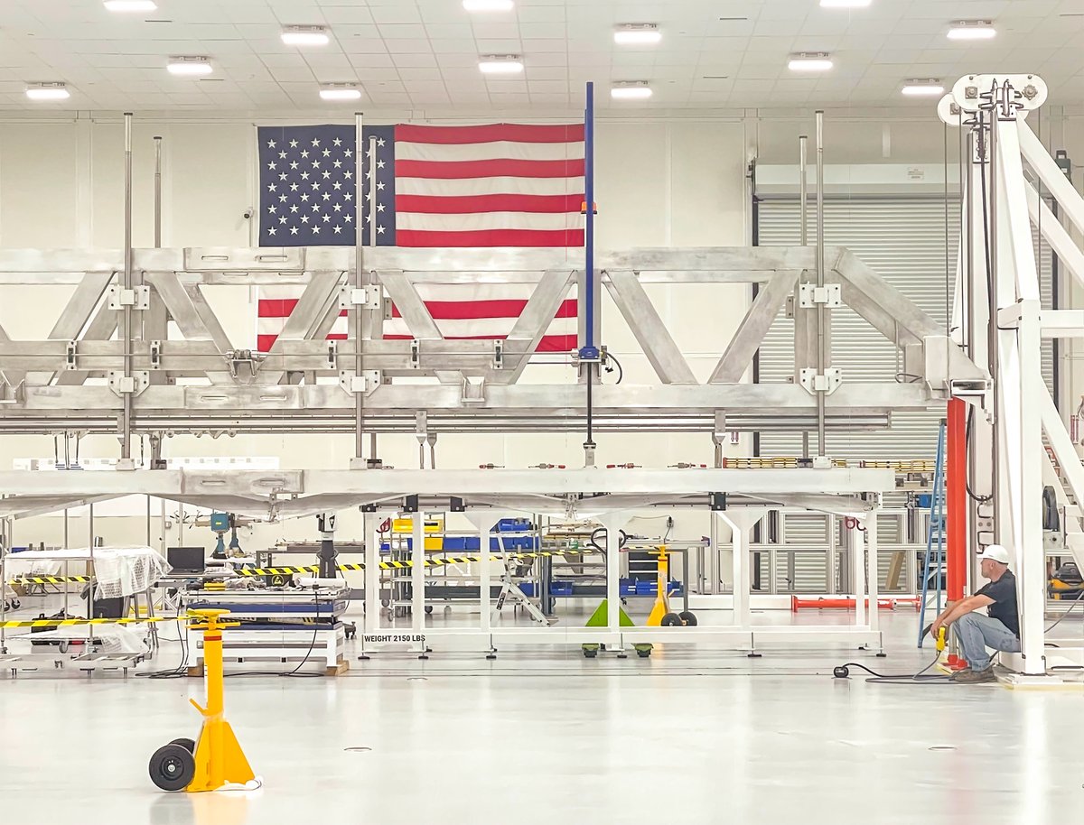AbelAvellan's tweet photo. Building big satellites in the USA! 🇺🇸 🤠 🚀 #ASTSpaceMobile https://t.co/BDkbGG5kMq