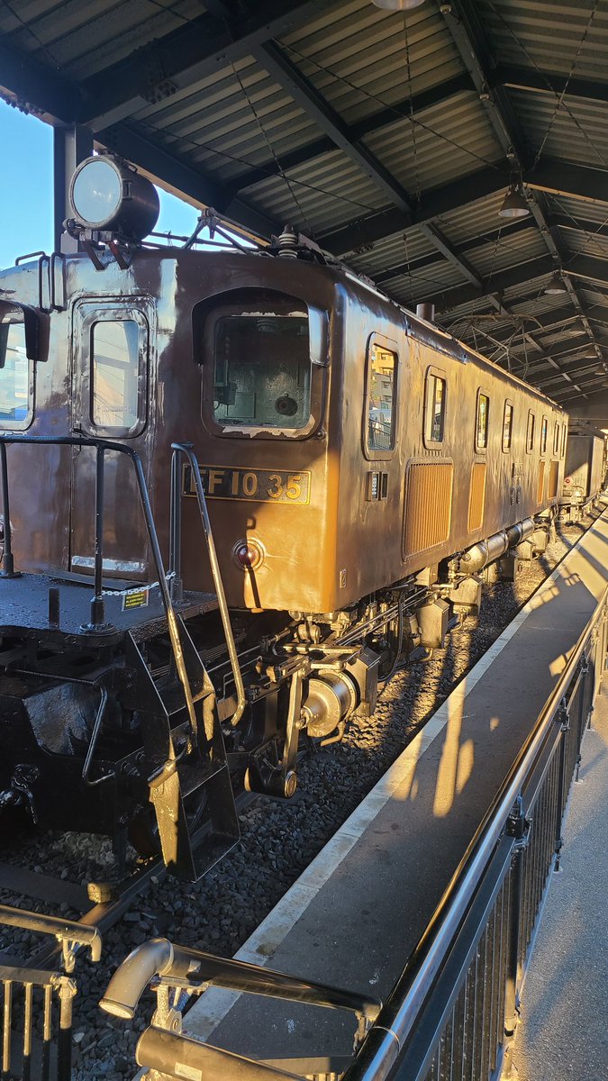 banban5677's tweet photo. ＃九州鉄道博物館
これって、今すぐ動き出しそうな綺麗な車輌たち！ https://t.co/4rxfBHb6YT