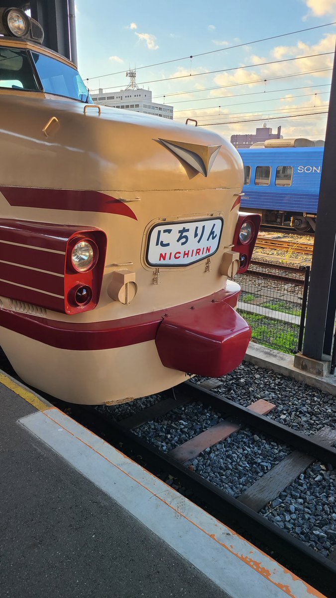 banban5677's tweet photo. ＃九州鉄道博物館
これって、今すぐ動き出しそうな綺麗な車輌たち！ https://t.co/4rxfBHb6YT