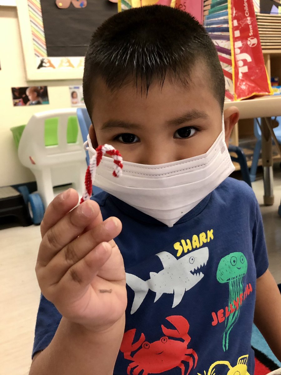 ConnellsCrew's tweet photo. We earned special mini candy canes for drawing amazing candy canes during #graphicspractice 🖍 #ToolsoftheMind @FSDVikings https://t.co/ERmZtgqZac