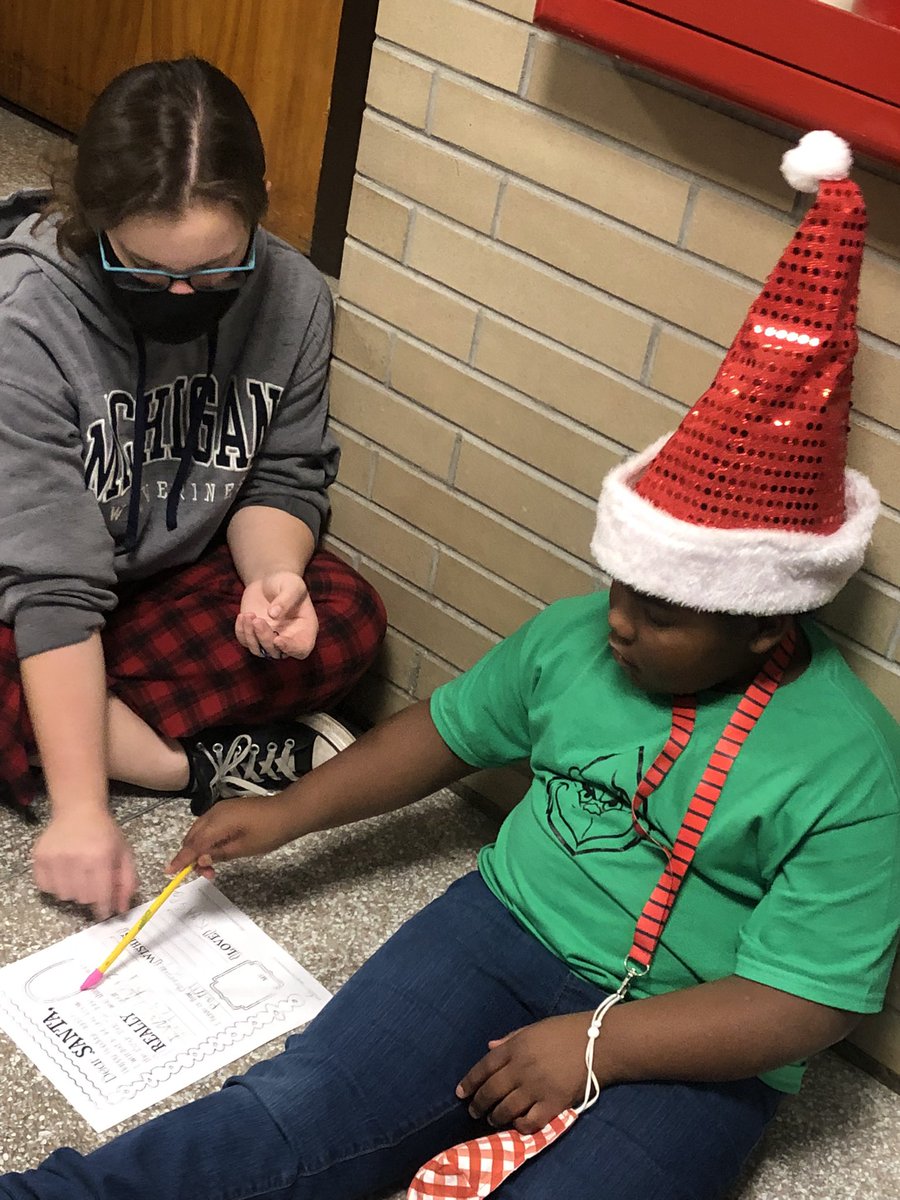 CummingShannon's tweet photo. Leadership having fun with our buddies at Syring - @SwartzCreekHS @swartz_creek @swartzcreekad https://t.co/8N3sOphlwZ