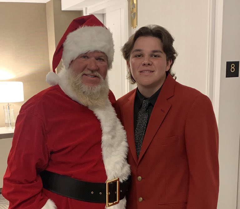 ChampionsTour's tweet photo. They said dress up for the @PNCchampionship party. 😂🎅 https://t.co/d6aUgV7iRt