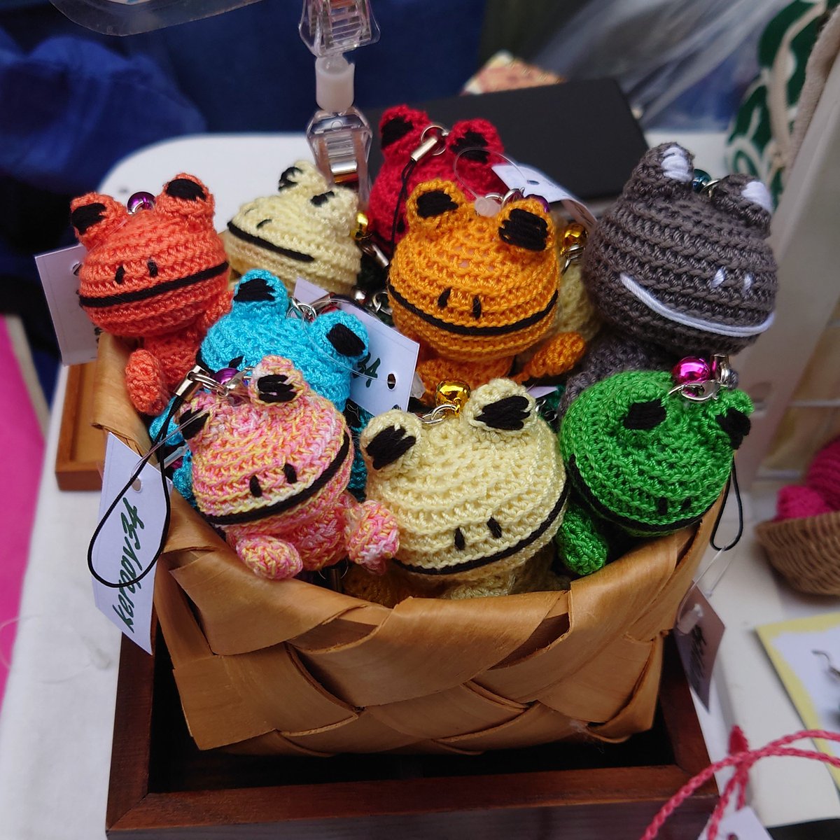 keropy34's tweet photo. 本日、松應寺横丁花まちフェスタ開催中です!!
溢れんばかりのカエルさんでお待ちしております🐸
#ハンドメイド #カエル #カエルグッズ #かえる好き #カエル好きな人と繋がりたい #keropy34 #花まちフェスタ #松應寺横丁 #handmade #frog #frogy #frogcollection https://t.co/khwihRn1aW