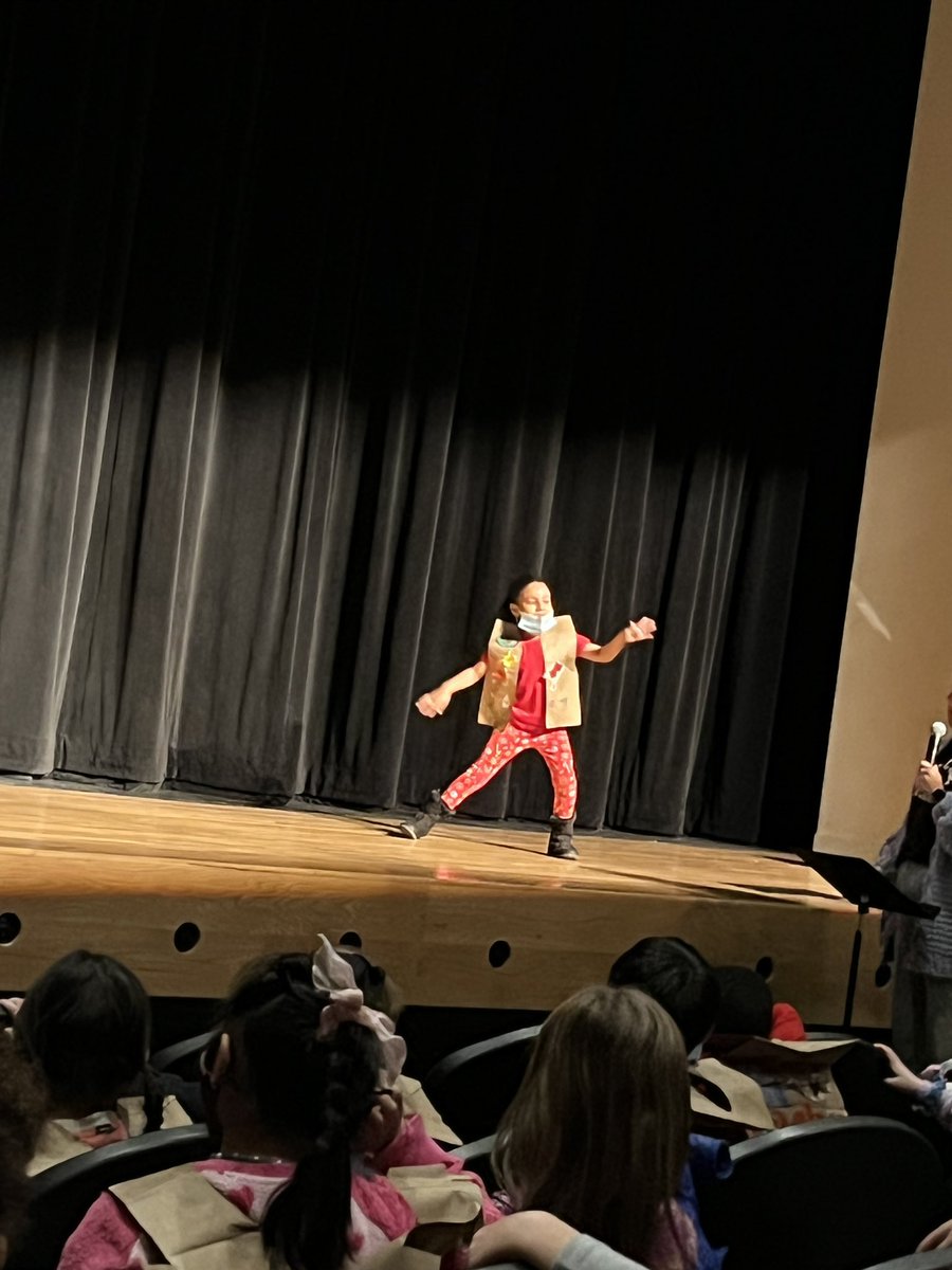 <a href="/BRES_Bears/">BRES</a> ABC Fashion Show 2021! <a href="/AbigailHenning/">Abigail Henning</a> #BRNClife thanks to <a href="/NorthtownNews/">Northtown News</a> <a href="/NKCHornetHive/">Northtown Hornet Hive</a> for allowing us to take stage on your turf! @NKCHS_AD @NKCHSDrewWhite <a href="/TFundermann3/">Theo Fundermann III</a>