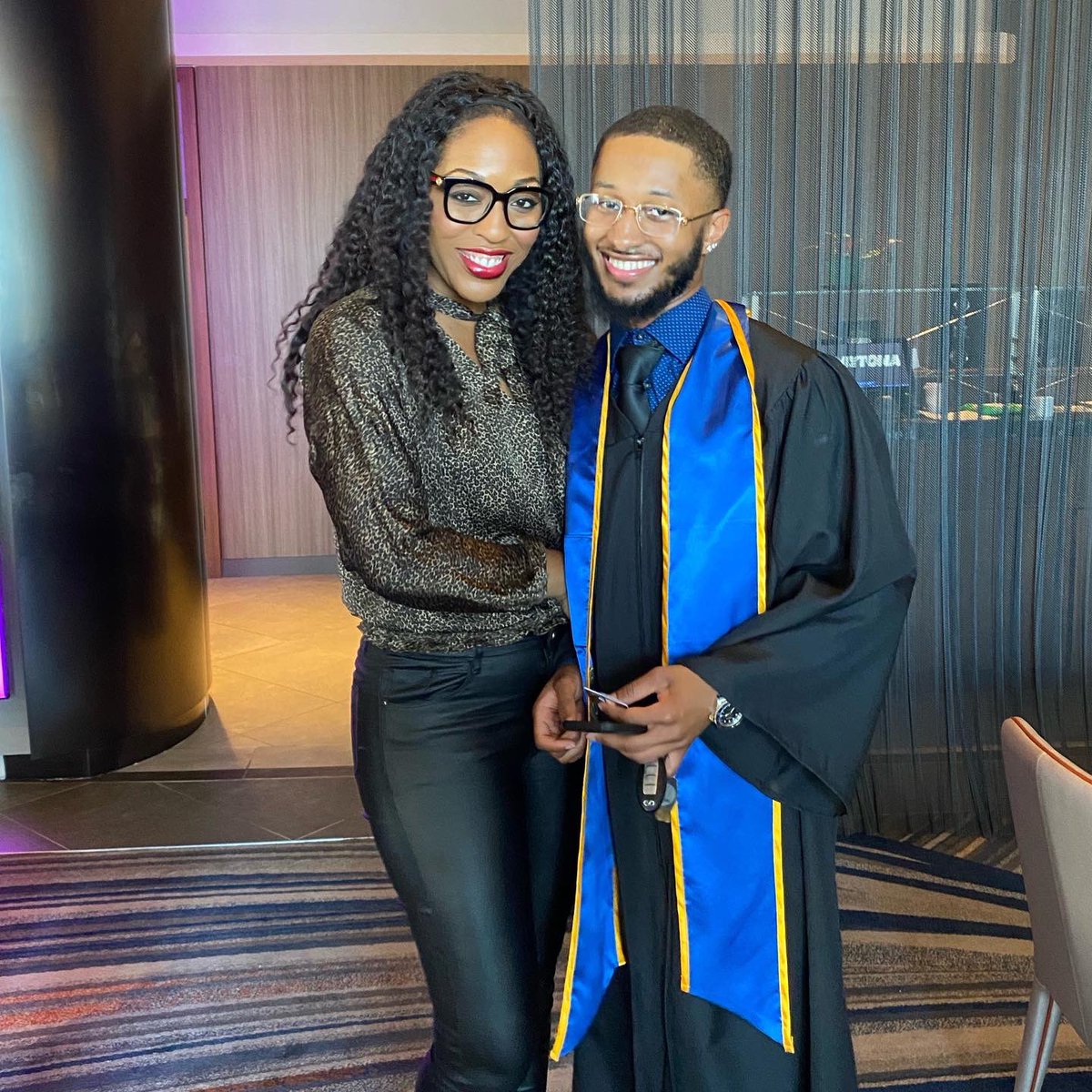 jewelsjaye's tweet photo. #MyDev // #MyGrad 🙌🏾♥️👨🏽🎓
#4thGradeForever https://t.co/EhH2vJU6oM
