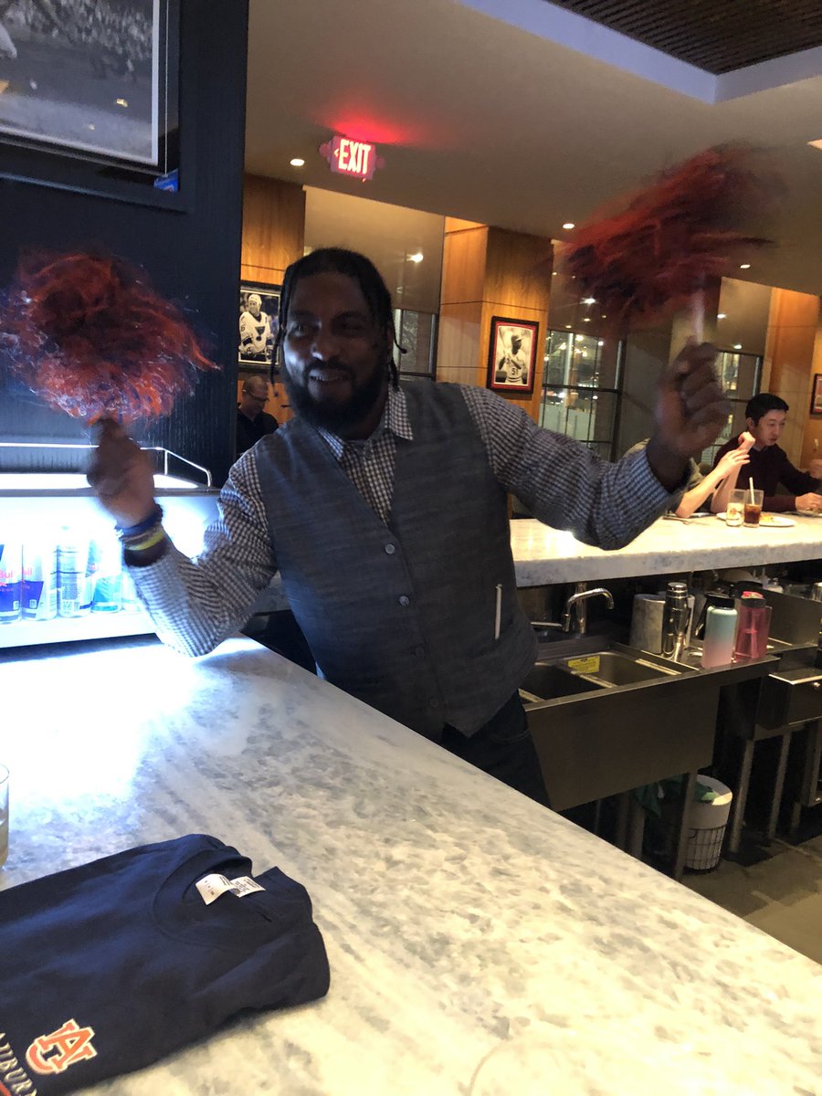 StlAuburnClub's tweet photo. We had such a great visit with @AuburnMBB coaches this evening. Welcome to St Louis! Can’t wait to cheer y’all to victory against SLU tomorrow. #WarEagle #AUBvSLU https://t.co/XOxXHvWJJL