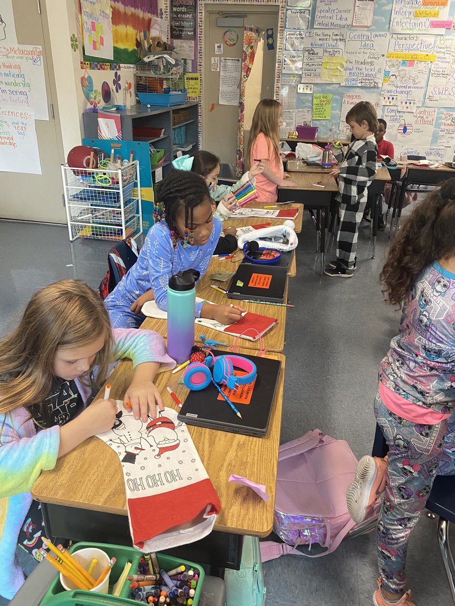 MsCookandClass's tweet photo. Lots of holiday fun these past two days 🖤 Our 2nd graders haven’t had a full year of school without COVID interruptions before this year, so this holiday season felt extra special. https://t.co/yBdCZ8dV1t