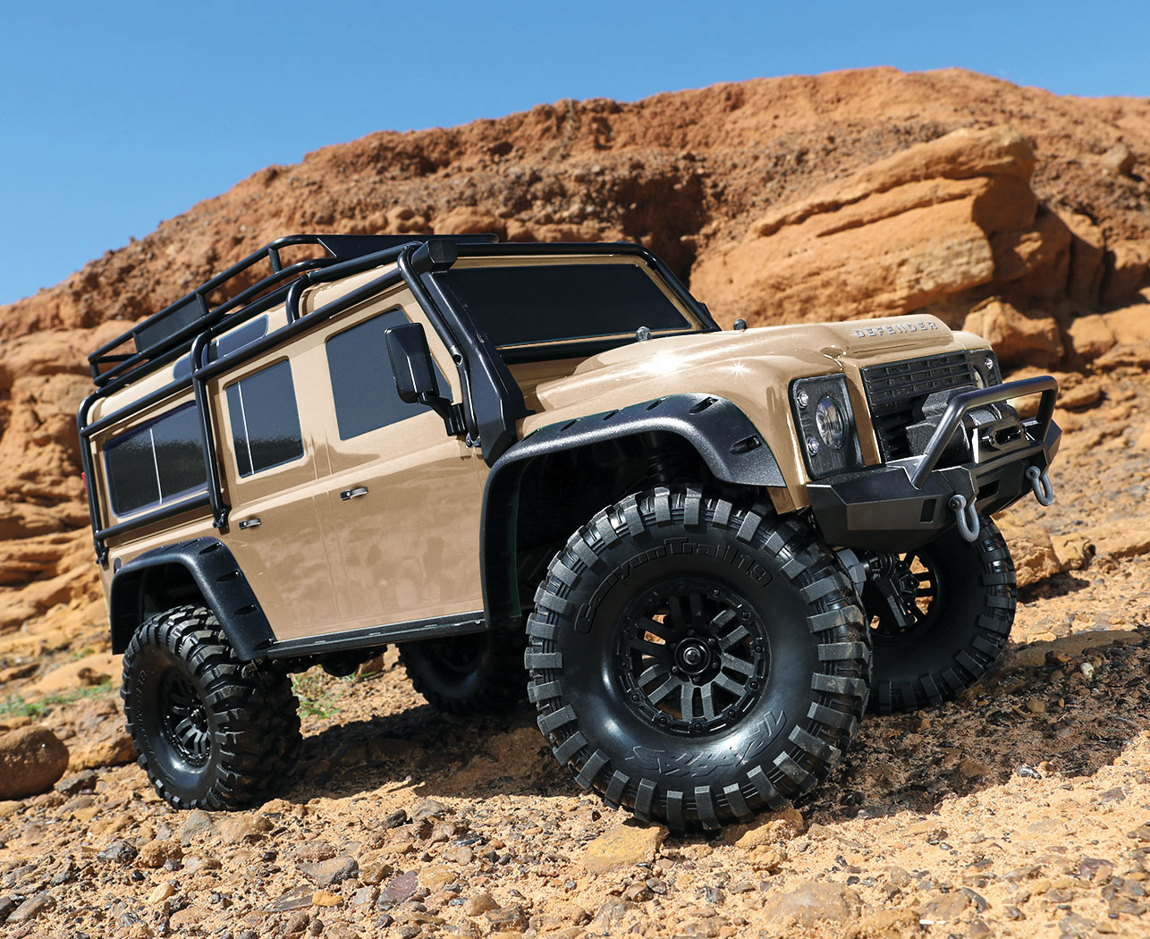 Traxxas on X: "Desert Sand TRX-4 Defender 😍 https://t.co/IWUjnT75US 😍  Take the path less travelled and look good doing it with the #Traxxas Scale  & Trail Crawler. 🏜 #TRX4Explore [[Model # 82056-4]] #