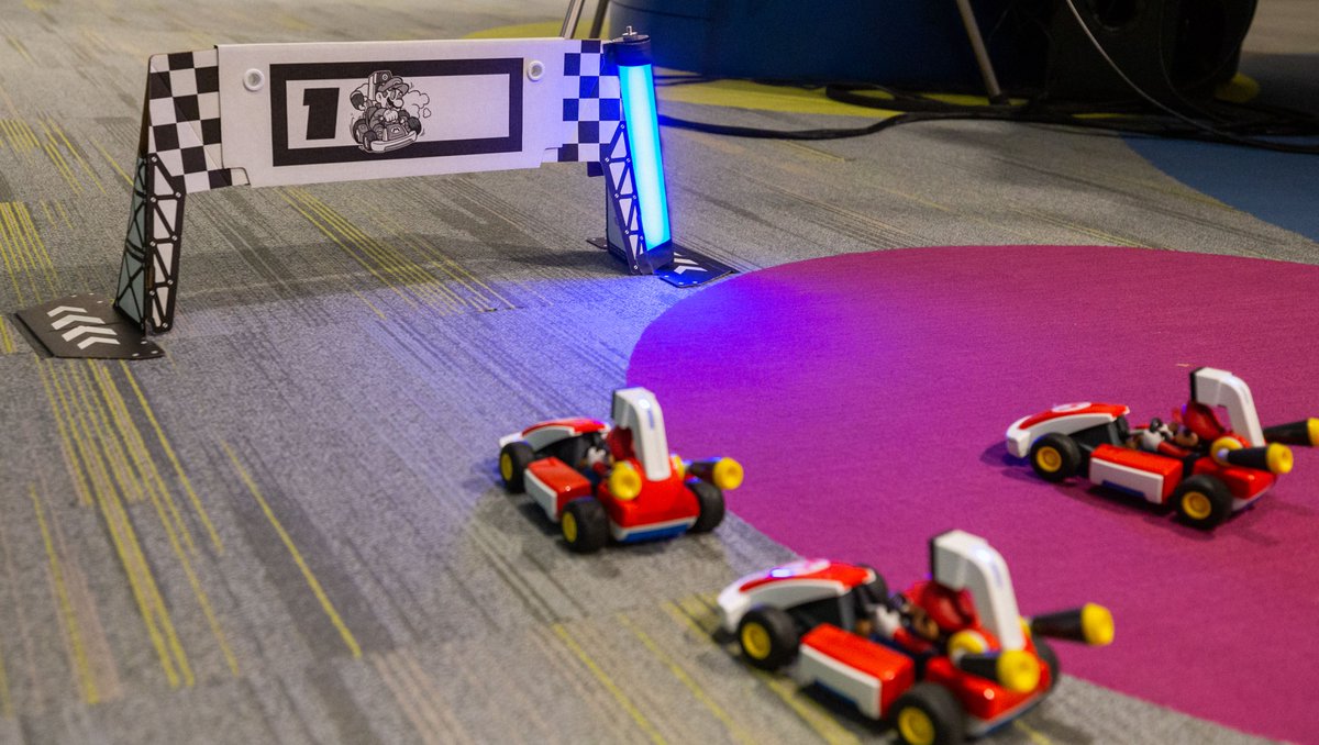 ChildrensColo's tweet image. Fancy a live game of #MarioKart? Chief Wilson and Officer Seneca will race you!

Our thanks to @AuroraPD for stopping by #SeacrestStudios during the annual @CopsFightCancer event and to @RyanFoundation for the never-ending fun.