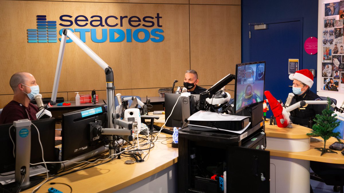 ChildrensColo's tweet image. Fancy a live game of #MarioKart? Chief Wilson and Officer Seneca will race you!

Our thanks to @AuroraPD for stopping by #SeacrestStudios during the annual @CopsFightCancer event and to @RyanFoundation for the never-ending fun.