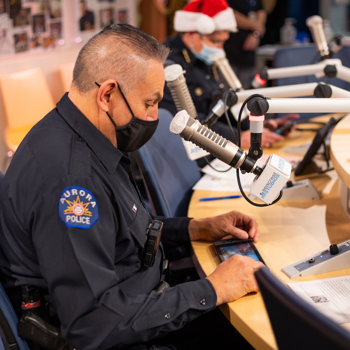 ChildrensColo's tweet image. Fancy a live game of #MarioKart? Chief Wilson and Officer Seneca will race you!

Our thanks to @AuroraPD for stopping by #SeacrestStudios during the annual @CopsFightCancer event and to @RyanFoundation for the never-ending fun.