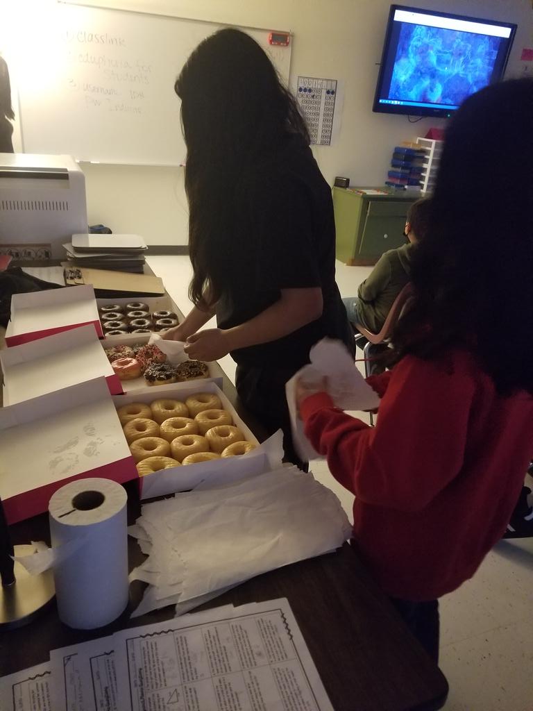 Ms. Conkle and Ms. Vela rewarded their best classes today with a donut party. #positivereinforcement #7thgrademath <a href="/JamieConkle/">Jamie Conkle</a> <a href="/ClevelandMSCISD/">Cleveland Middle School, Cleveland ISD</a> <a href="/ClevelandISDTX/">Cleveland ISD</a>
