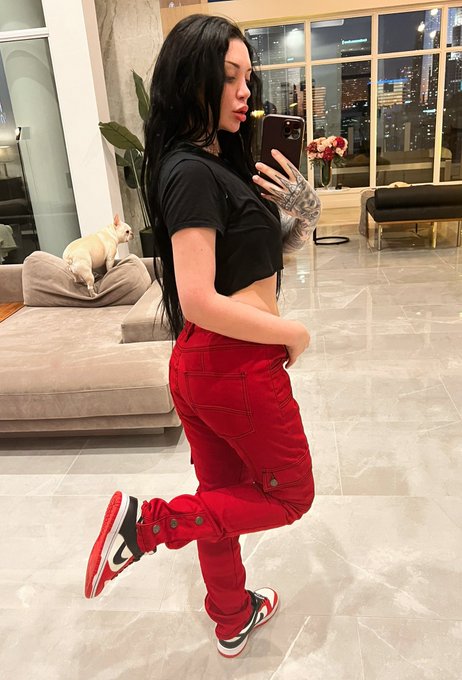 The only corporate dress code I have is to wear company colors 🖤❤️ Jeans by @AKINGSNY -> @alankingny<a href="/tag/married"class="tags"><span>#married</span></a><a href="/tag/lovestory"class="tags"><span>#lovestory</span></a><a href="/tag/pheromones"class="tags"><span>#pheromones</span></a>
