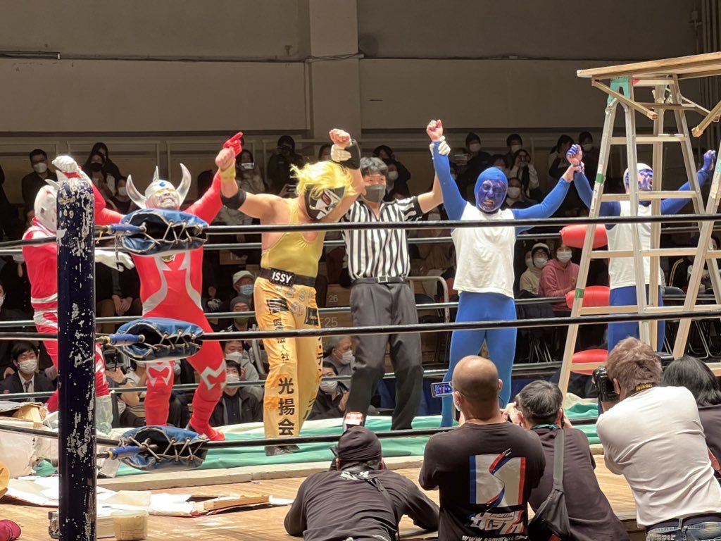 最近はまったくツイートしてなかったけど宇宙大戦争見てきたから久々ツイートしたくなってしまった
数年前にプロレスで元気をもらうを初めて実感したのが宇宙大戦争
あー年に一度のお楽しみが終わってしまったよー
今年もありがとう！

 #宇宙大戦争2021