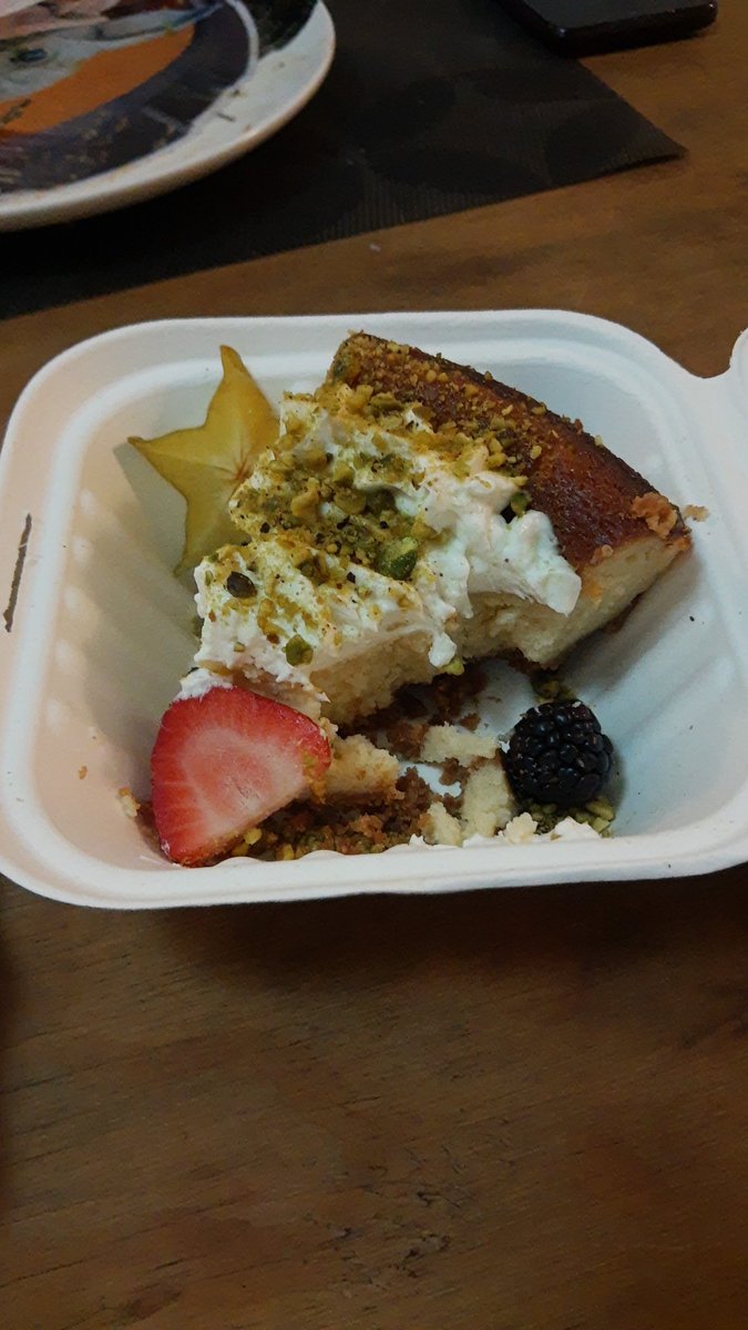 tazy's tweet photo. Nuestra cena navideña, traída de @HabibiManMx 💜
El postre, ES INCREÍBLE. https://t.co/CIuJkGZKeR