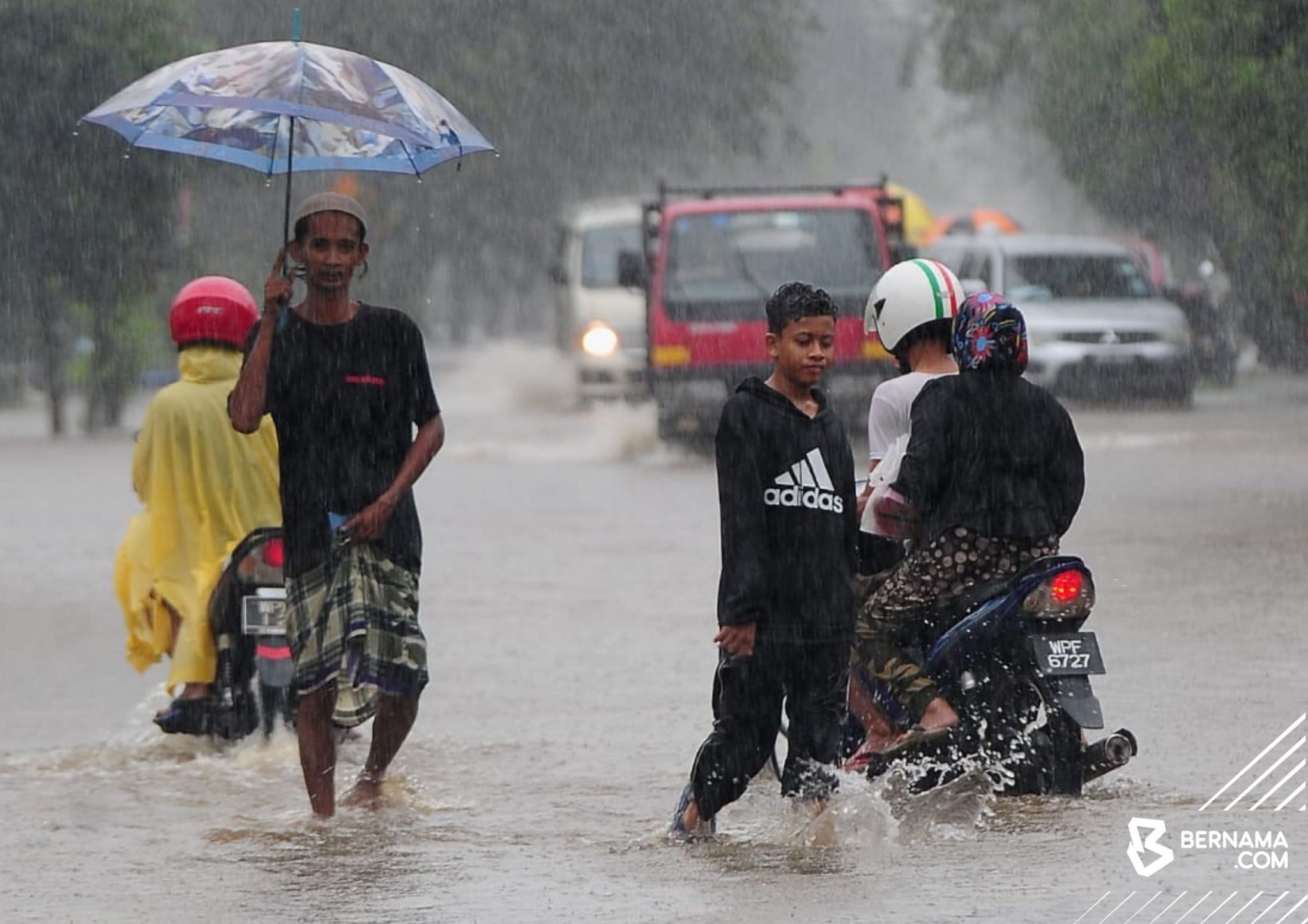 (Video) Klang 'Trending', Banjir Teruk Akibat Hujan Lebat