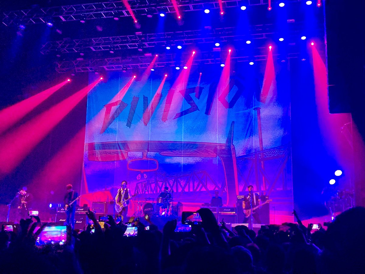 guillenetal's tweet photo. 15 años de #DefectoPerfecto 
20 años de #ExtrañandoCasa

Que no se nos vuelvan a ir los conciertos POR FAVOR 🥰✨🔥

#DivisionMinuscula https://t.co/JAzbS1EAnR