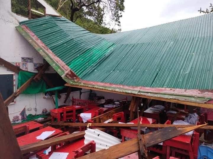 johnmilesss's tweet photo. Palawan needs urgent help, too. Isla kami na may limited access sa resources. Walang kuryente. Walang signal. Sana mapansin at matulungan din ang Palawan. Sana magpadala ng tulong mula sa national. Huling nag landfall si #OdettePH sa Palawan. #RescuePH #RescuePalawan. https://t.co/tBqOS0zV61