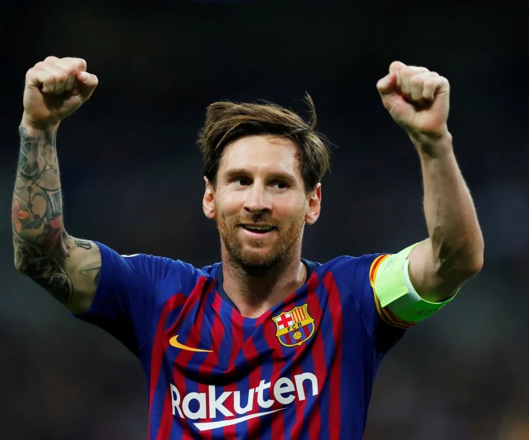 CuleArgento2022's tweet photo. ¿Mejor jugador de la época?

❤️ Lionel Messi
🔄 Cristiano Ronaldo https://t.co/mbMknOKviF