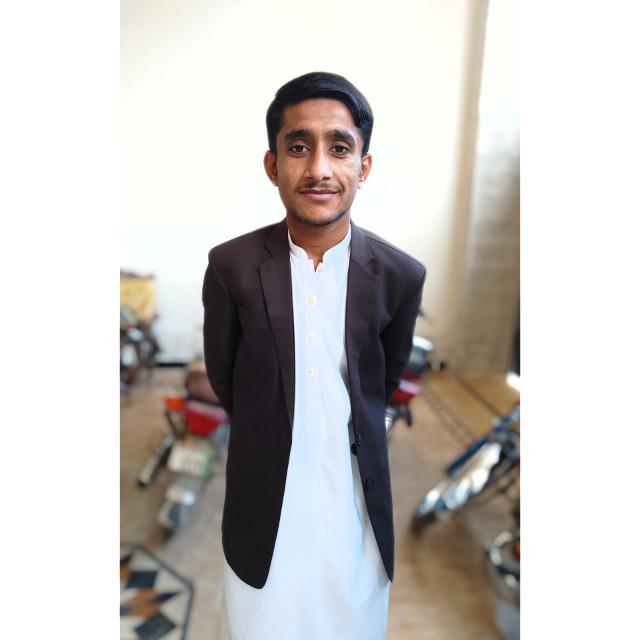 obsequiousss's tweet photo. She to her friend tum mry bndy ko nai janti usy pta chal gya to mjy goli mar dy ga.
 le her bnda 👇👇 https://t.co/bsVHf7Bg3J