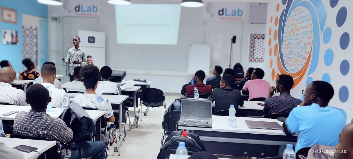 moz_ismail's tweet photo. #HappeningNow
Freelancing masterclass in progress at @coict_udsm .
Very inspiring to see a good number of youth in attendance.
#Sanukakidijitali #UDSM #freelancingmasterclass #TanzaniaNarrative https://t.co/vkjKHWcx6l
