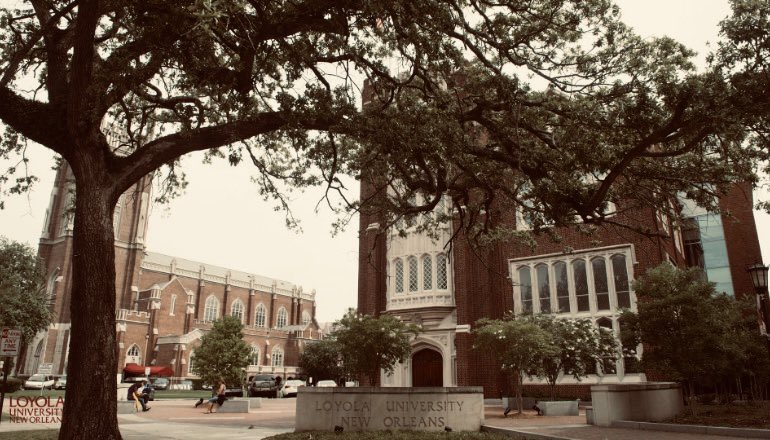 AHSWITCHRPG's tweet photo. ⠀
⠀ — 𝓛𝙾𝚈𝙾𝙻𝙰 𝓤𝙽𝙸𝚅𝙴𝚁𝚂𝙸𝚃𝚈
⠀      Université de la Nouvelle-Orleans, des cursus de littérature, histoire, médecine, droit, sociologie… des individus surnaturels se mélangent parfaitement aux côtés des mortels. Un grand campus doté de plusieurs parcs, et logements https://t.co/tYsR5DrYBS