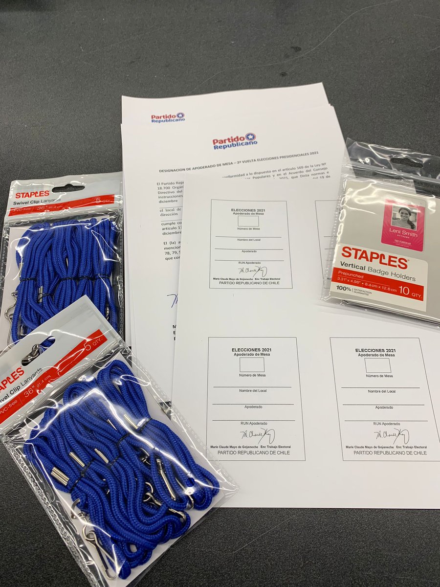 Francis25830521's tweet image. Miren a nuestros compatriotas apoderados en el extranjero, están super comprometidos y ansiosos de salir defender a nuestro Chile querido. Un orgullo haber coordinado con ellos esta tarea, son unos héroes.

#CuileNoCaerá

@BeethovenCLUSA 
@Pame1970