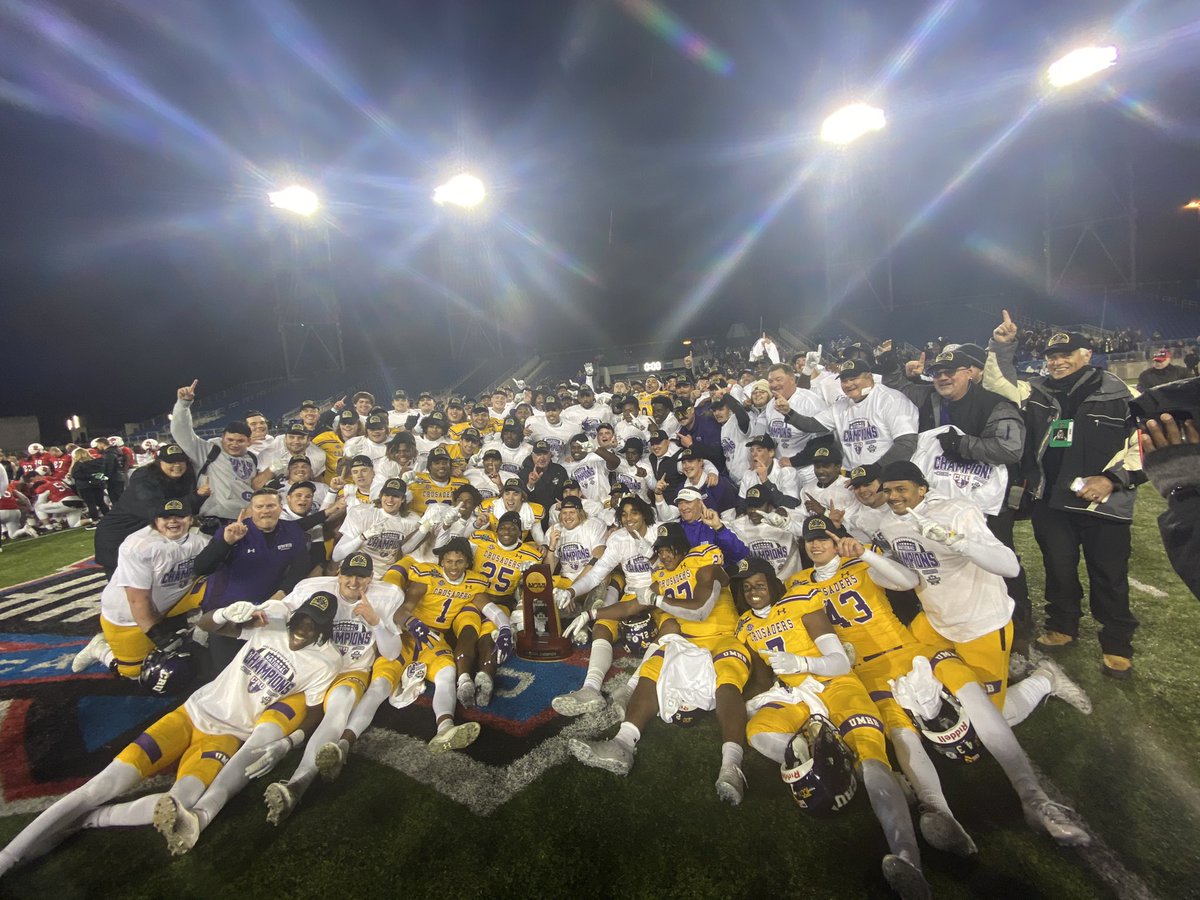 CoachWinger's tweet photo. So happy for  @CoachFredenburg  and @CoachReinfranck, two coaches who have had a HUGE impact on my life and my career. Congrats to Coach Fred on his 3rd National Championship following an unreal 20-0 year in 2021. He is THE legend. 🏆🏆🏆 https://t.co/q45fs8oDsS