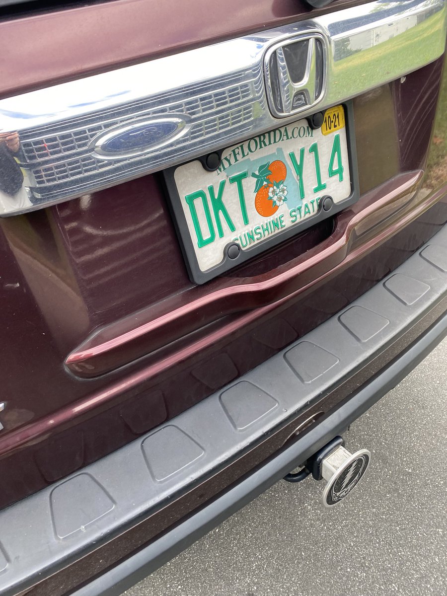 zachpeyton's tweet photo. @StateFarm why exactly do you need to squeeze the rock for $450? A person backs up into me at a stop sign and it’s 30% my fault because I didn’t honk soon enough??? #notagoodneighbor @PatrickMahomes @AaronRodgers12 pick a better sponsor… claim 59-26Q4-12J https://t.co/AVCZoc96oR