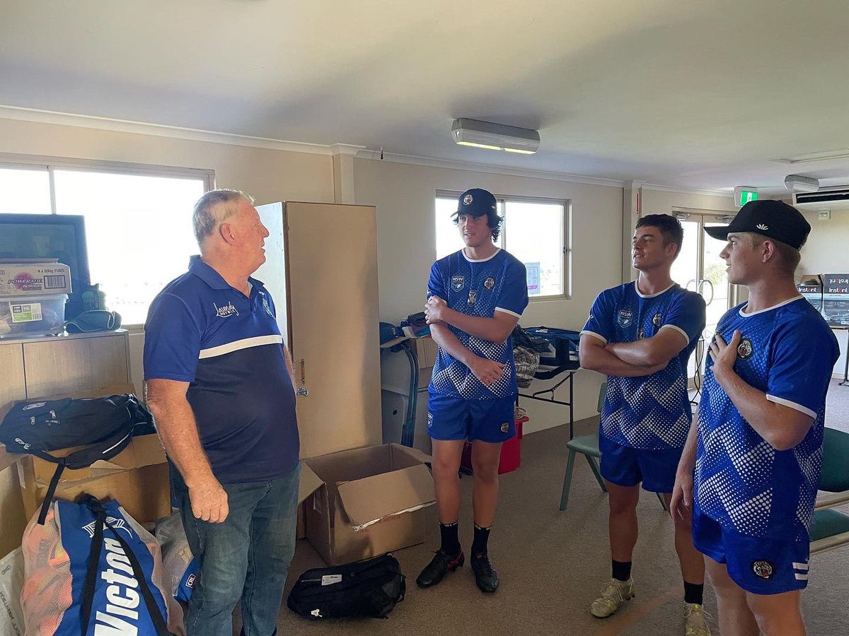 Group4rugbyleag's tweet photo. 2021 academy done and dusted.Great to see the @NRL_Bulldogs @PhilGould15 Jason Alchin, Luke Goodwin and Craig Wilson mingle with the players and staff. #footywayoflive @NSWRL https://t.co/XrmrTF7Dbj