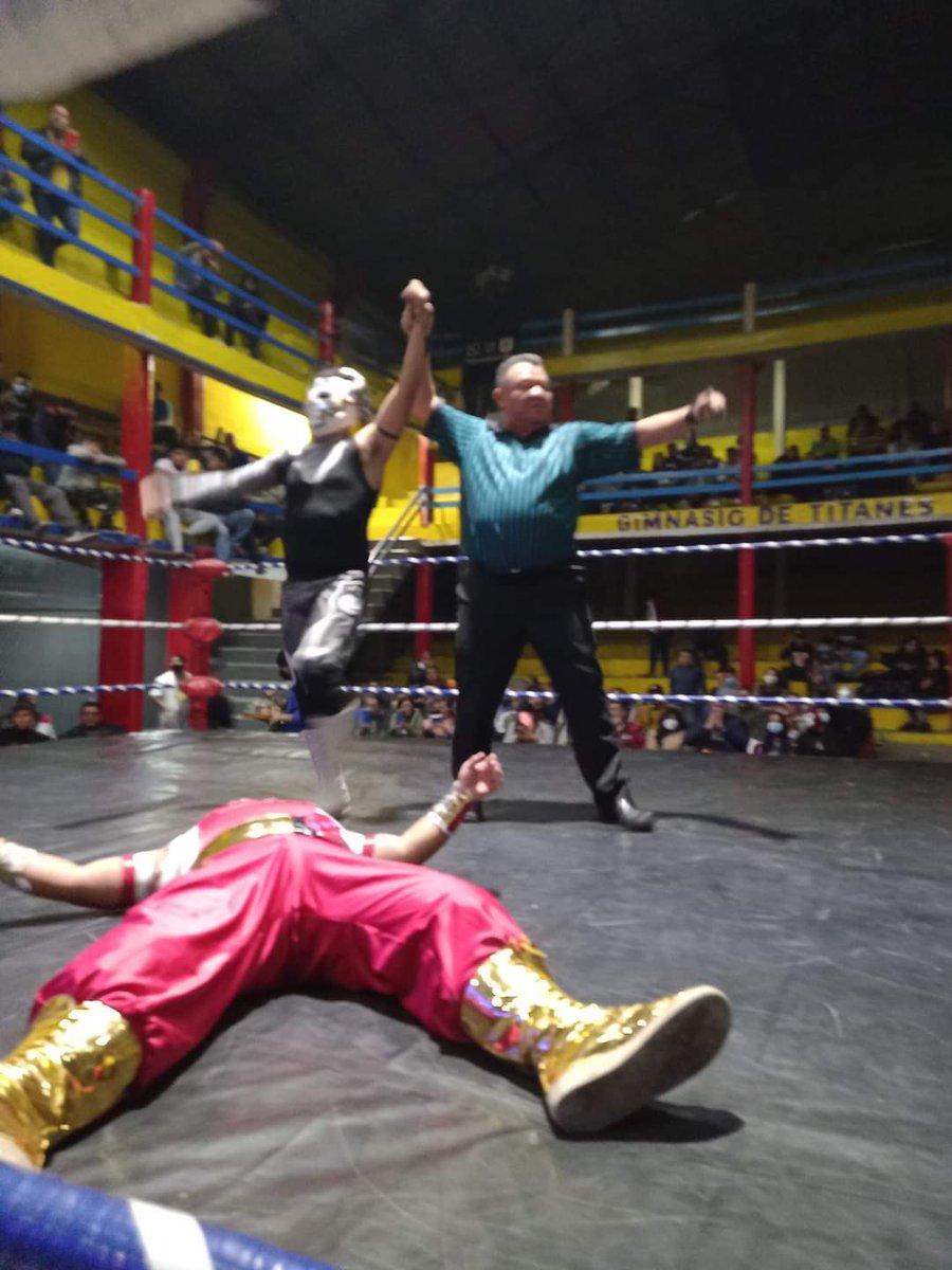 LaTijeraLucha's tweet image. Triunfo rudo en #ArenaSanJuanPantitlan, en relevos atómicos #ToritoNegroJr, #SteelRockJr, #QuintoDamJr y #AngelSatanico se imponen a #PanteraIJr, #MariosBross, #Menfiz y #GuerreroNocturno en un gran ambiente con el público de #LuchaLibreCM, que premia la contienda...
#latijera