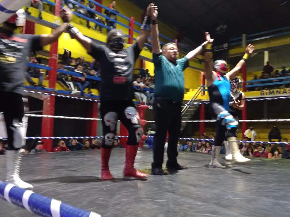 LaTijeraLucha's tweet image. Triunfo rudo en #ArenaSanJuanPantitlan, en relevos atómicos #ToritoNegroJr, #SteelRockJr, #QuintoDamJr y #AngelSatanico se imponen a #PanteraIJr, #MariosBross, #Menfiz y #GuerreroNocturno en un gran ambiente con el público de #LuchaLibreCM, que premia la contienda...
#latijera