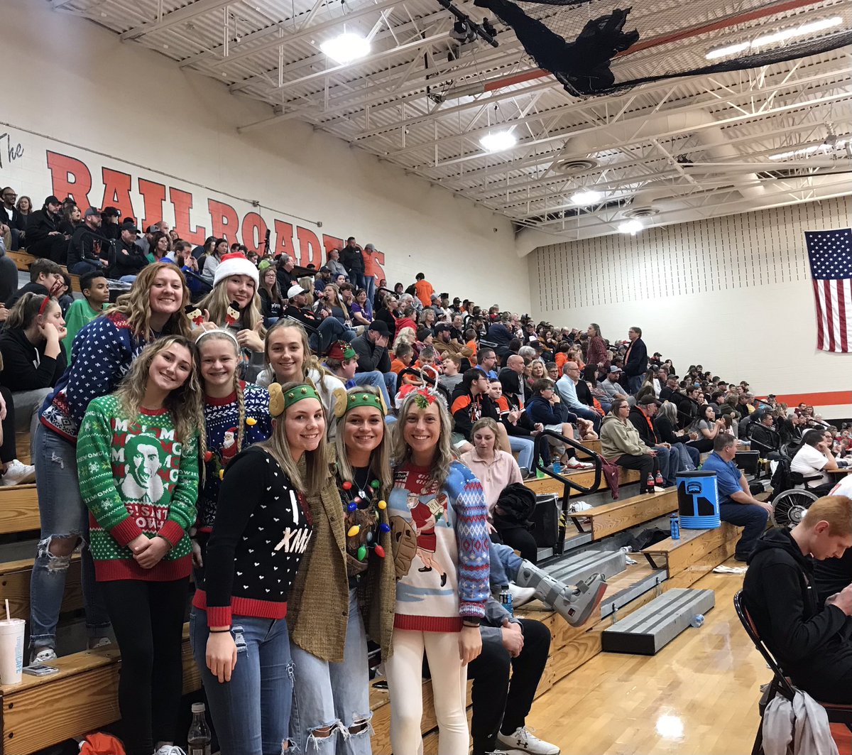 RailroaderAD's tweet photo. The gym was PACKED today…such a fantastic atmosphere for the Little Cheerleaders while we snagged a conference W https://t.co/MBnQBmHmk7
