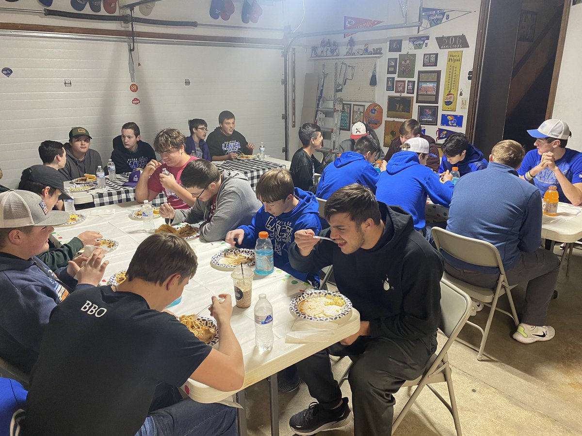 We had our Team dinner for Christmas tonight. Had a good time with this awesome group of young men. They sure like to eat, there were no leftovers. Thanks to <a href="/bmapplegate/">Brooke Applegate</a> for cooking and Emily for the desserts! #LancerHoops