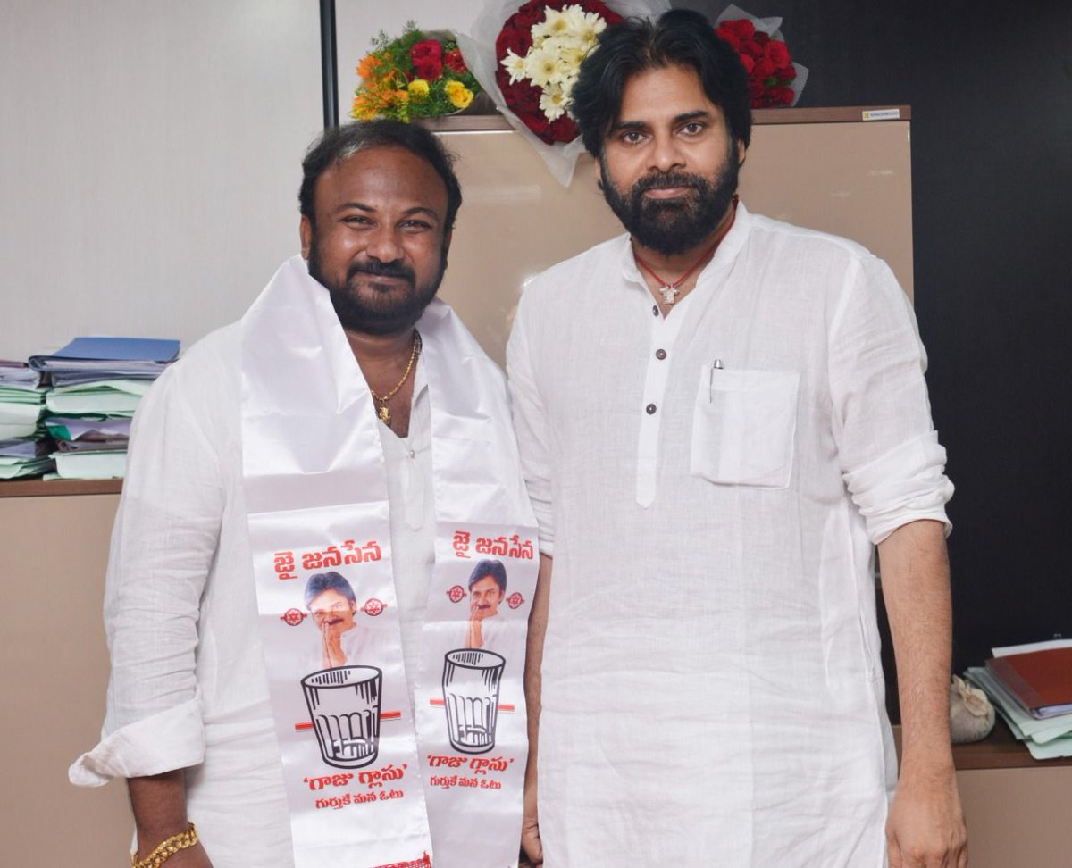 ChandraTheegala's tweet image. నెల్లూరు నగర జనసేన నాయకులు, మెగా అభిమాని దుగ్గిశెట్టి సుజయ్ బాబు గారికి జన్మదిన శుభాకాంక్షలు
@sujaybabugaru 
@Janasenacity 
@JanaSenaParty 
@PawanKalyan 
@teamrc_nellore