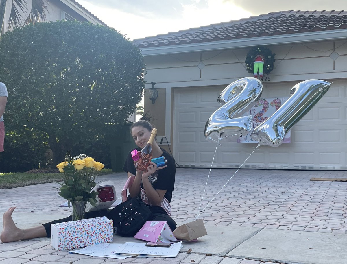 look at my best friienddd <3 #21 <a href="/CxVela/">chris</a>