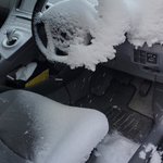 ちょっとしたことで大惨事？車内が雪まみれになる!