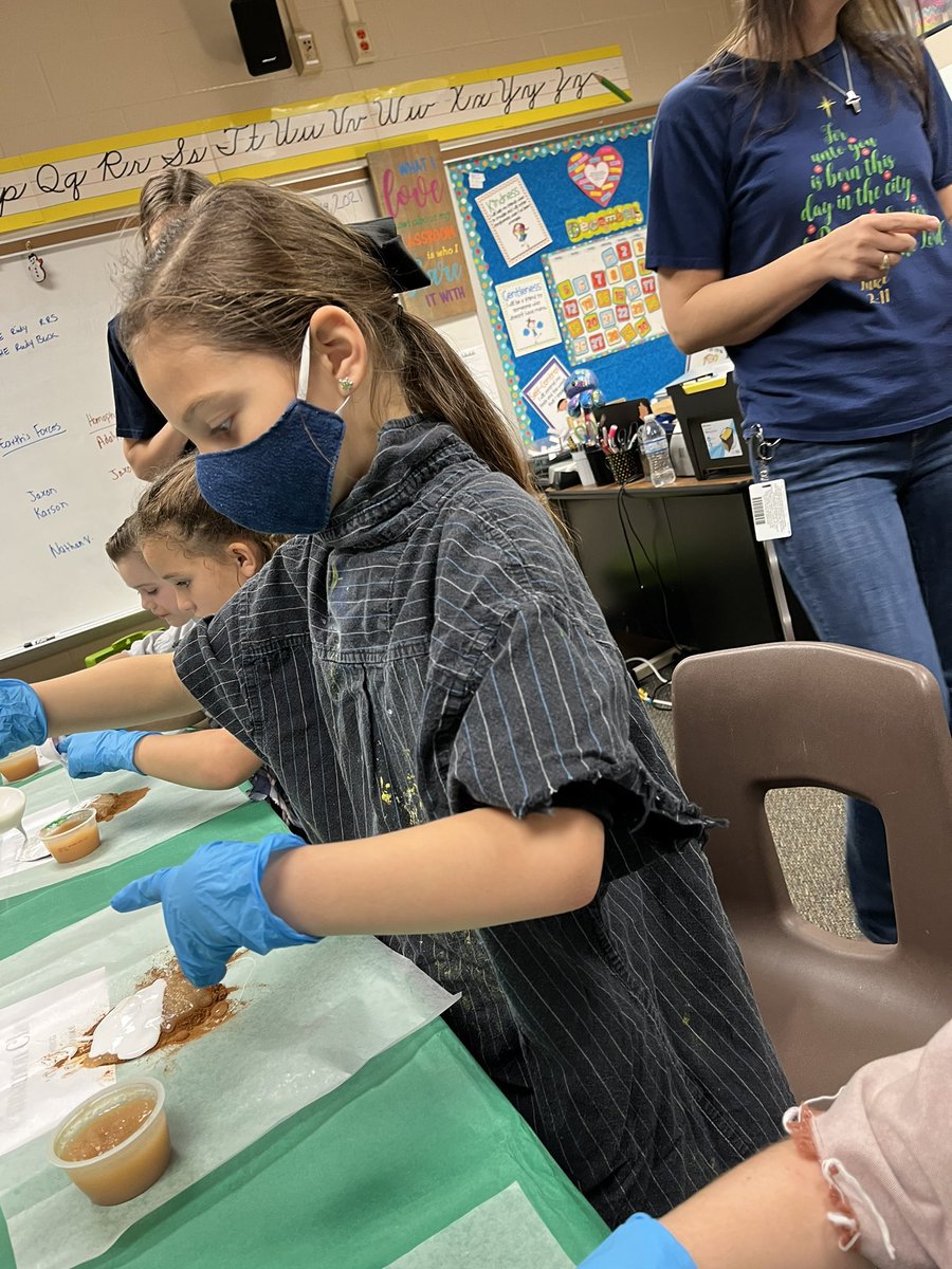MelissaColbert2's tweet photo. Ornament Creation! We had a blast! @HumbleISD_HHE #growingtogether https://t.co/w33uSSOazy