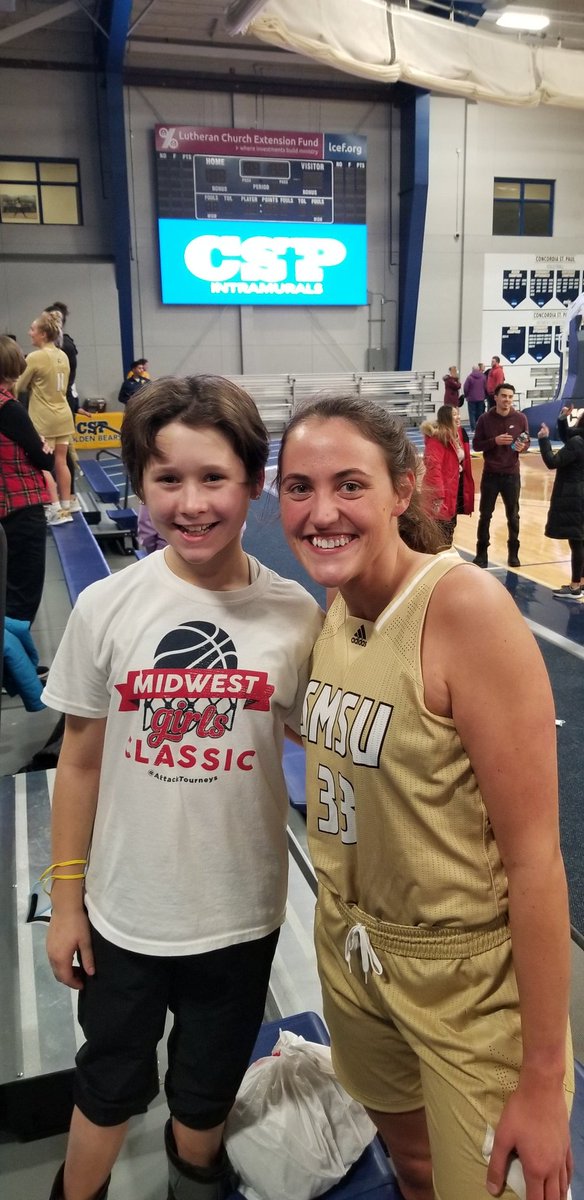 nelsonba25's tweet photo. Awesome seeing @pwfree23 tonight and watching @LilySchoknecht play in St Paul! D was biting her nails all game! https://t.co/QAM7RHok3n