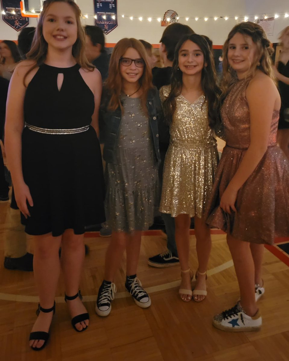 FoleyMiddle's tweet photo. Foley Snowball Dance 2021 ❄️ https://t.co/4OvKEQ1h5K