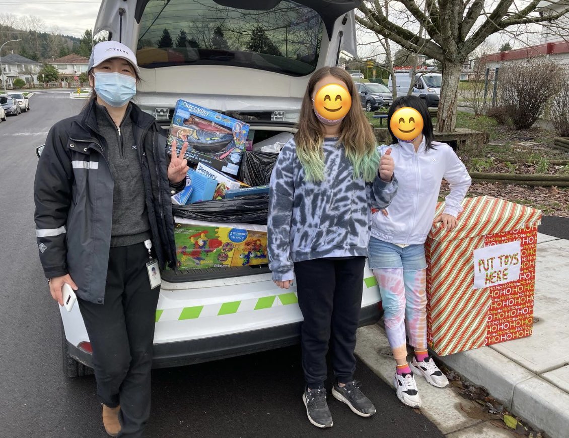 lochdaleSD41's tweet photo. Wow Lochdale! Thanks to your incredible generosity &amp; support, we raised $2000 for @BurnabyHomeless and #BurnabyChristmasBureau! Wishing you all  #HappyHolidays and a restful #WinterBreak https://t.co/pzdFBZnjEY