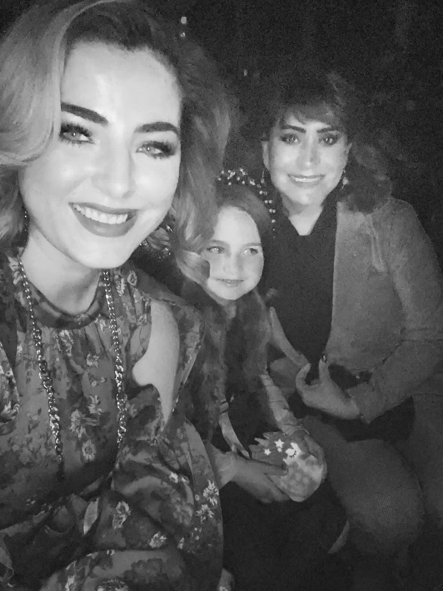 Con Natalie (esposa de Michel el baterista de la banda de JAR) y Kenzie) esperando que comience el concierto de <a href="/jaroficial/">Jesus Adrian Romero</a> 🙌🏽🙌🏽🎉🎉 <a href="/ritztheatre/">The Ritz Theatre</a> en New Jersey.